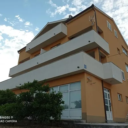 With Balcony 特罗吉尔