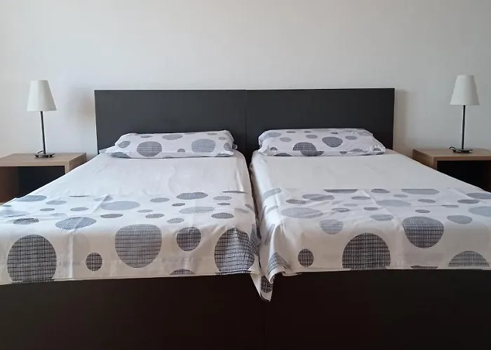 דירה With Balcony *